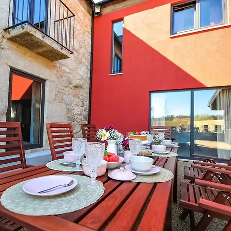 Mit Viel Platz Und Pool In Cova Holiday home Gemeses
