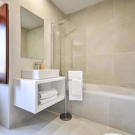 Holiday home Mit Viel Platz Und Pool In Cova *