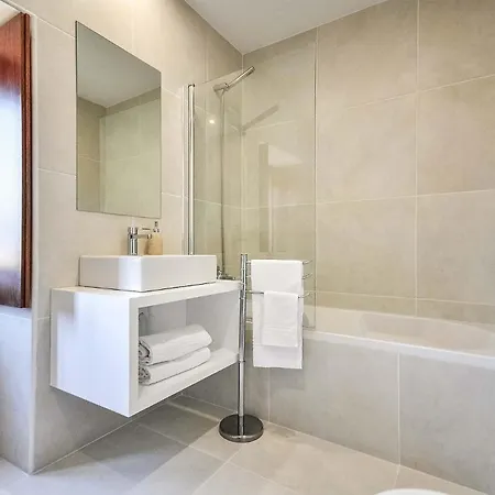 Mit Viel Platz Und Pool In Cova Holiday home