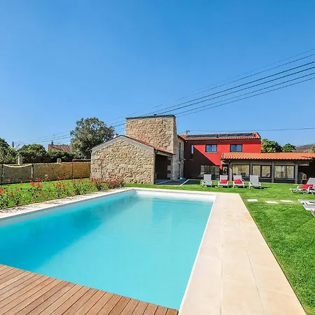 Mit Viel Platz Und Pool In Cova Gemeses
