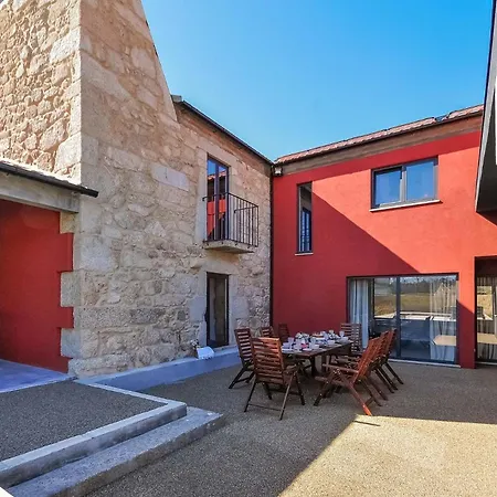 Mit Viel Platz Und Pool In Cova Gemeses