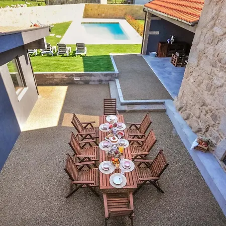Mit Viel Platz Und Pool In Cova * Gemeses
