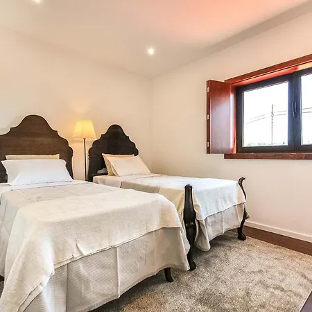 Mit Viel Platz Und Pool In Cova Holiday home